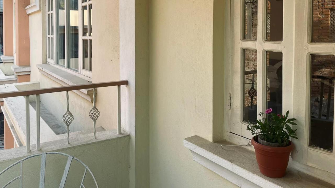 Rooftop Studio And 2Bhk Apartments In Kathmandu'S Most Happening Place Bagian luar foto